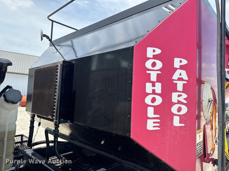 image for item FB5707 1997 Chevrolet C7500 pothole patcher truck