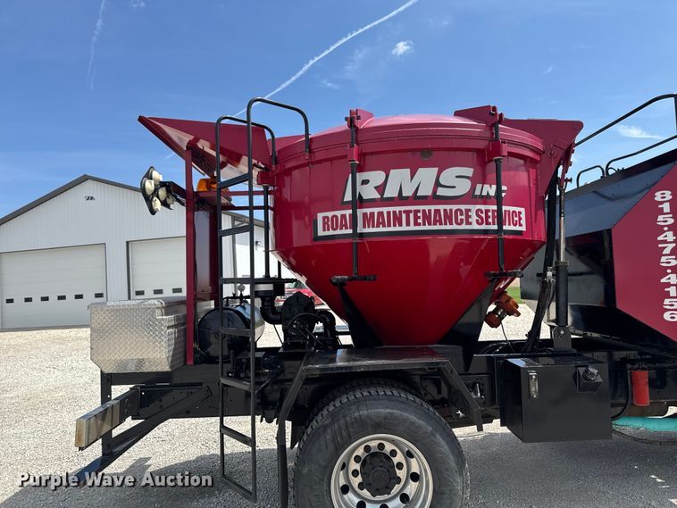 image for item FB5707 1997 Chevrolet C7500 pothole patcher truck