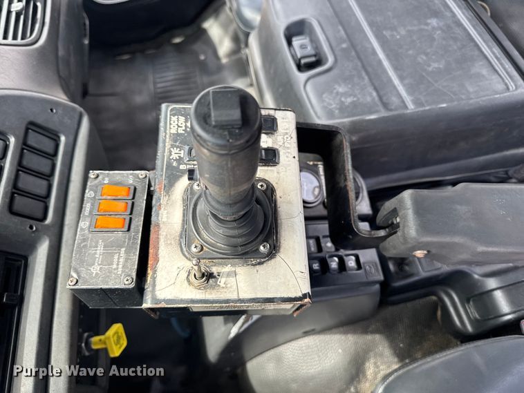 image for item FB5707 1997 Chevrolet C7500 pothole patcher truck