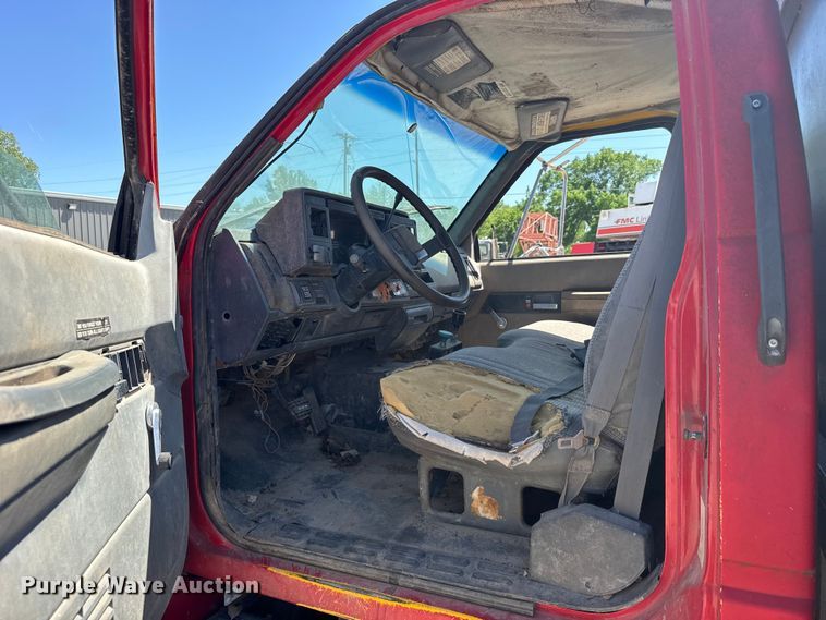 image for item FB7245 1997 GMC C6500 flatbed truck