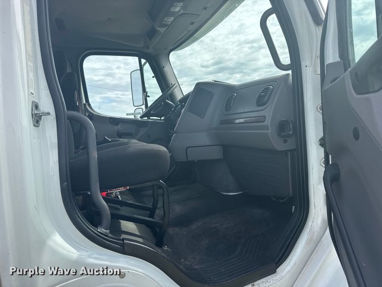 image for item FB7309 2012 Freightliner M2 112 semi truck