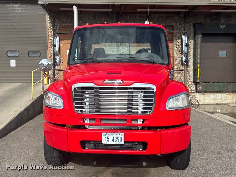 image for item FB7310 2011 Freightliner Business Class M2 semi truck