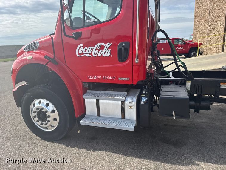 image for item FB7310 2011 Freightliner Business Class M2 semi truck