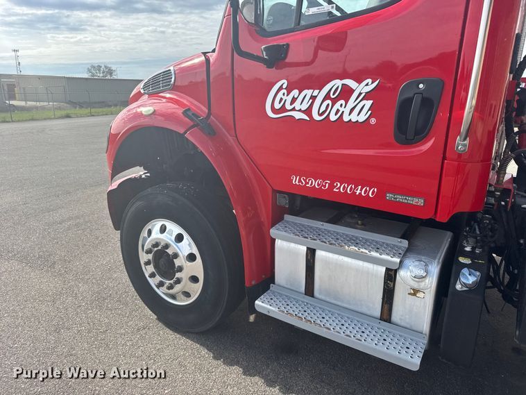 image for item FB7310 2011 Freightliner Business Class M2 semi truck