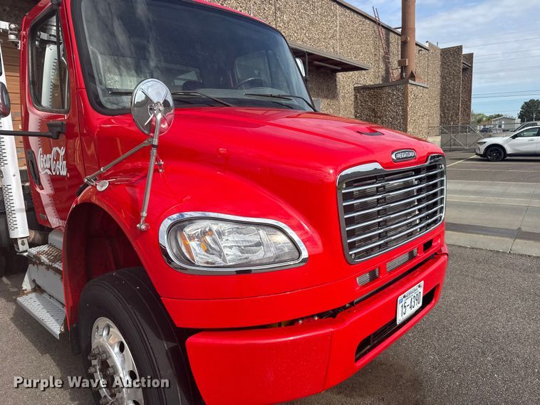 image for item FB7310 2011 Freightliner Business Class M2 semi truck
