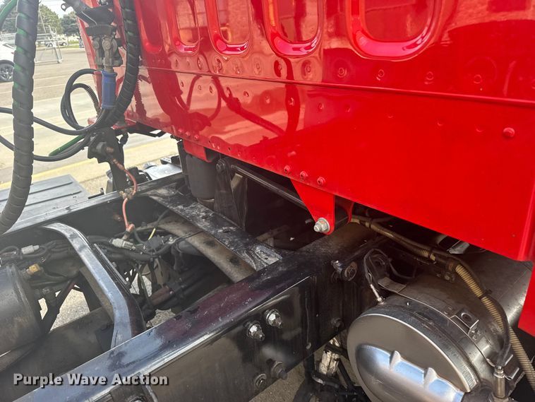 image for item FB7310 2011 Freightliner Business Class M2 semi truck