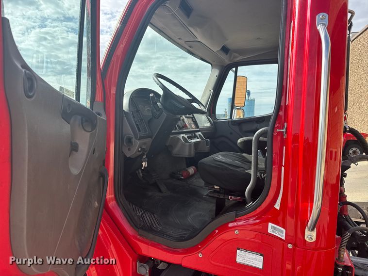 image for item FB7310 2011 Freightliner Business Class M2 semi truck