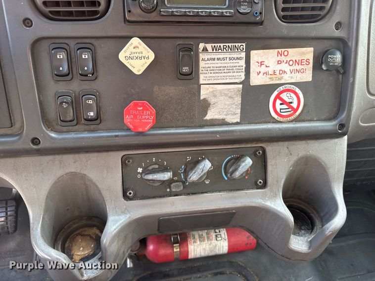 image for item FB7310 2011 Freightliner Business Class M2 semi truck