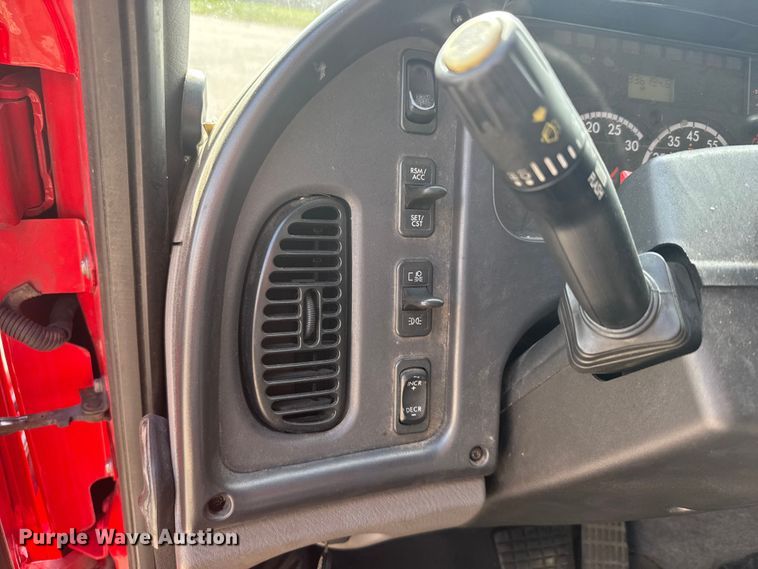 image for item FB7310 2011 Freightliner Business Class M2 semi truck