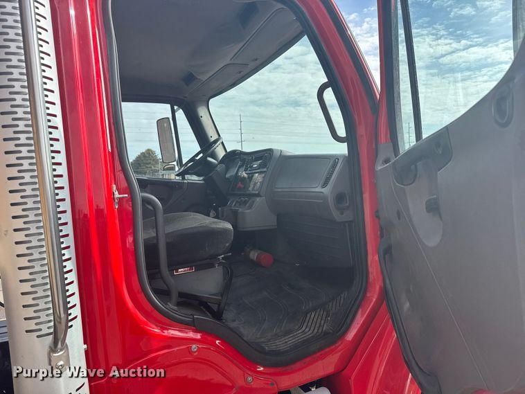 image for item FB7310 2011 Freightliner Business Class M2 semi truck