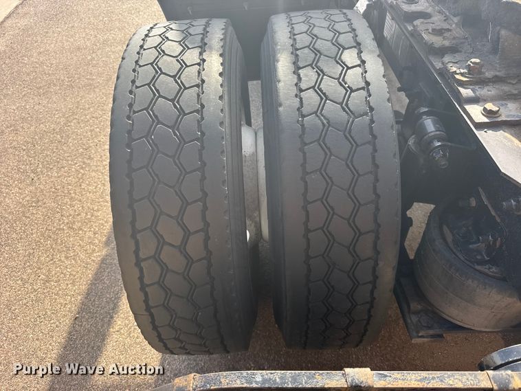 image for item FB7310 2011 Freightliner Business Class M2 semi truck