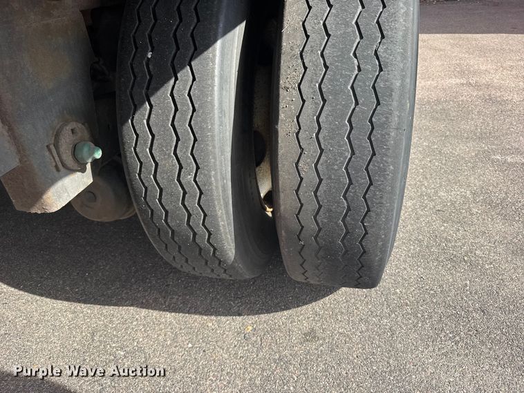 image for item FB7311 2004 Trailmobile delivery trailer