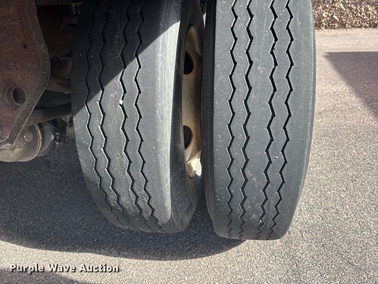 image for item FB7312 2004 Trailmobile delivery trailer