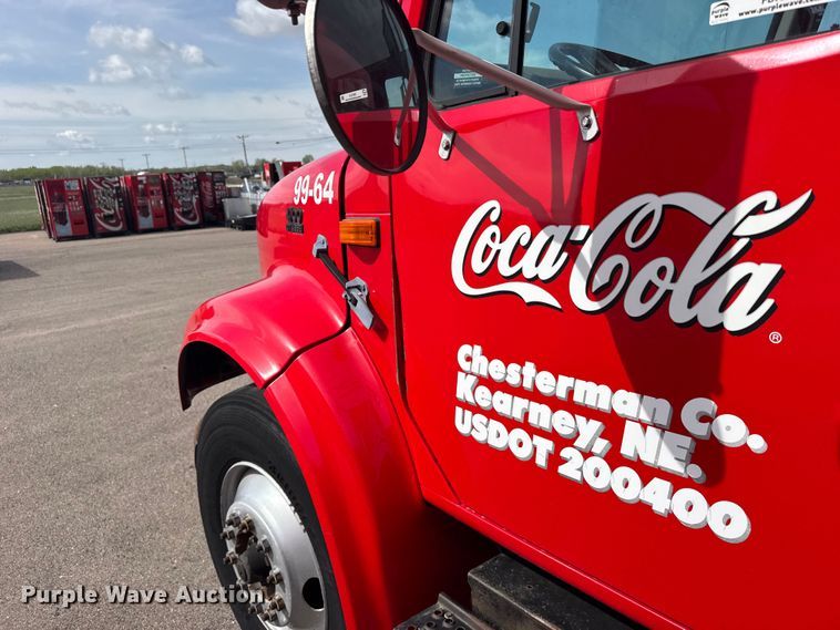 image for item FB7314 1999 International 4700 delivery truck
