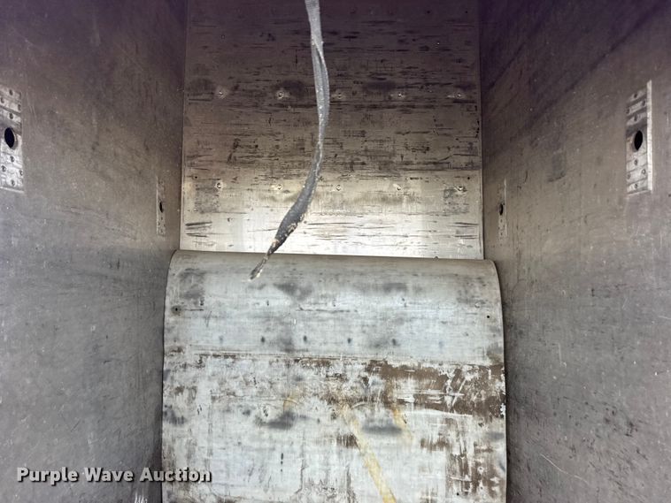 image for item FB7314 1999 International 4700 delivery truck