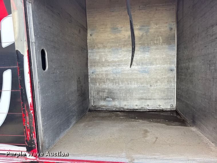 image for item FB7314 1999 International 4700 delivery truck