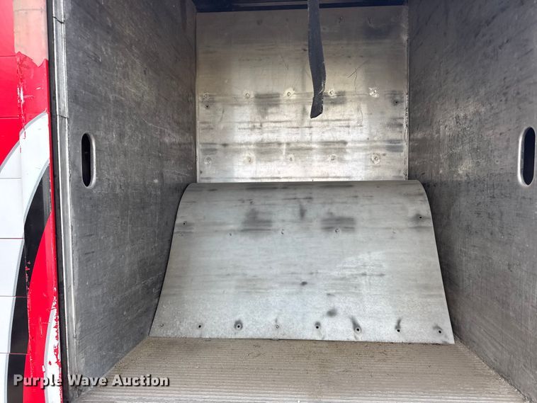 image for item FB7314 1999 International 4700 delivery truck