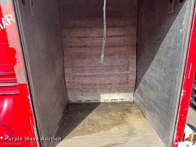 image for item FB7314 1999 International 4700 delivery truck