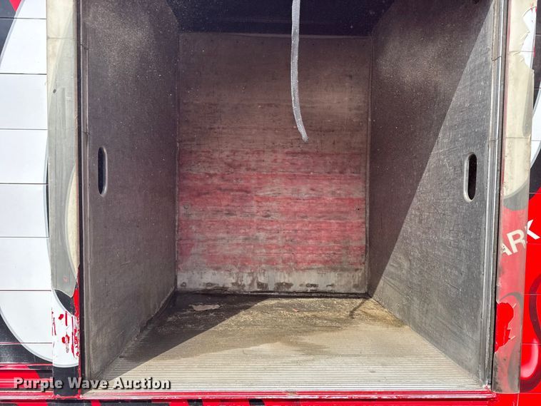 image for item FB7314 1999 International 4700 delivery truck