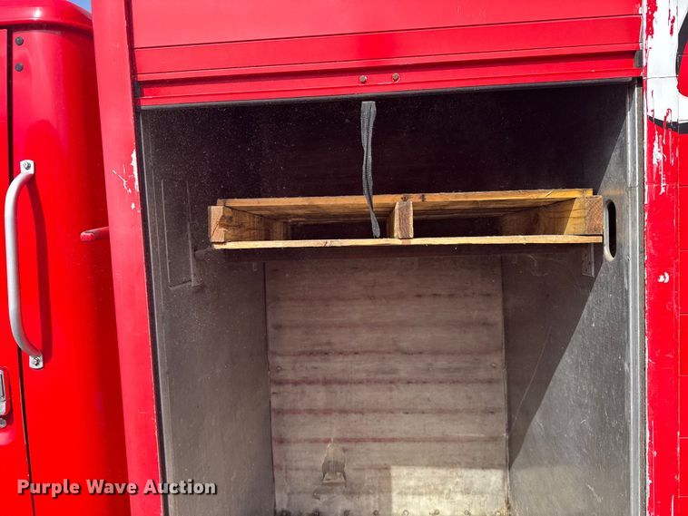 image for item FB7314 1999 International 4700 delivery truck