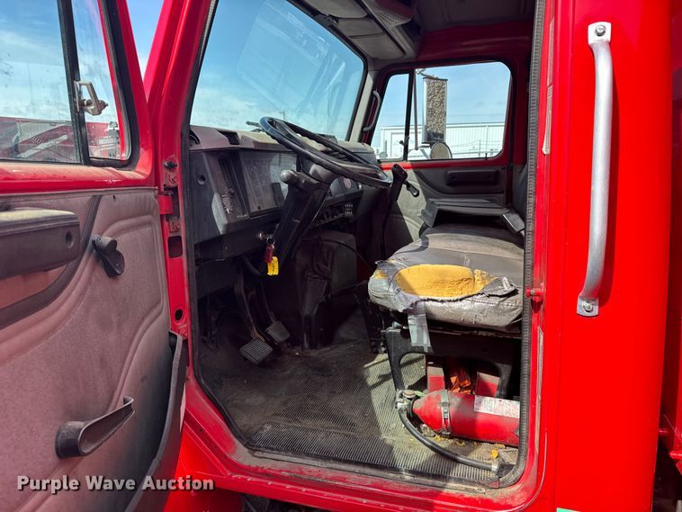 image for item FB7314 1999 International 4700 delivery truck