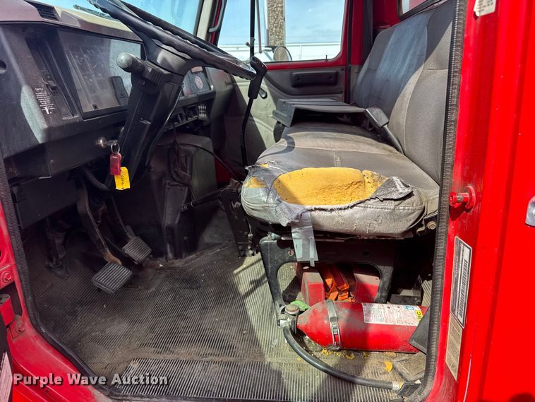 image for item FB7314 1999 International 4700 delivery truck
