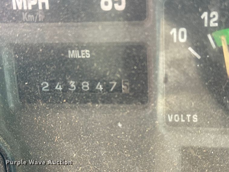 image for item FB7314 1999 International 4700 delivery truck
