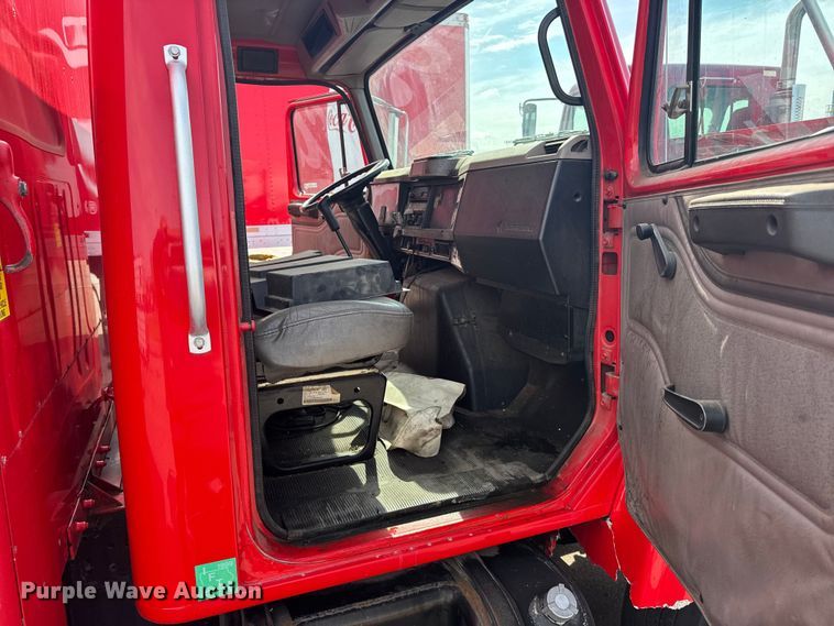 image for item FB7314 1999 International 4700 delivery truck