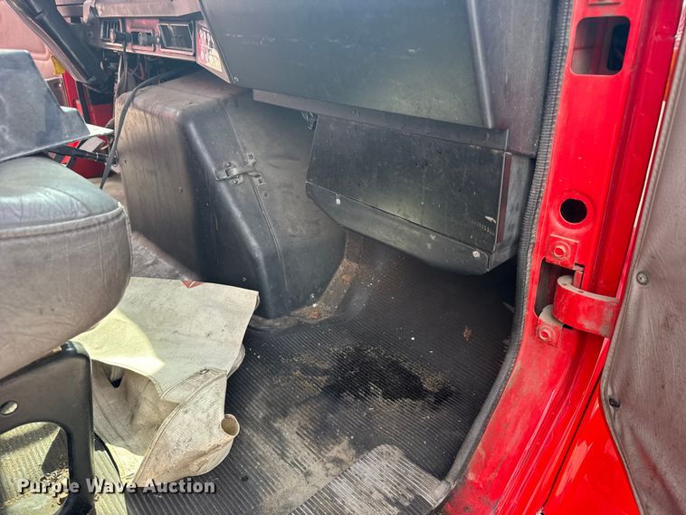 image for item FB7314 1999 International 4700 delivery truck