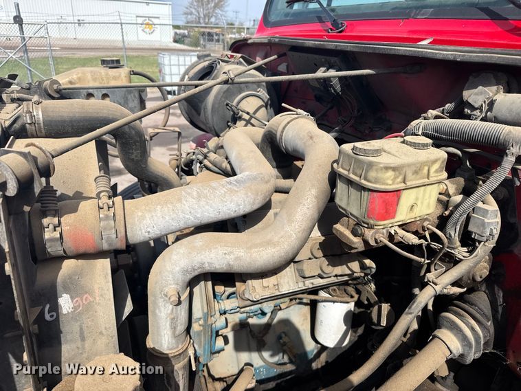 image for item FB7314 1999 International 4700 delivery truck