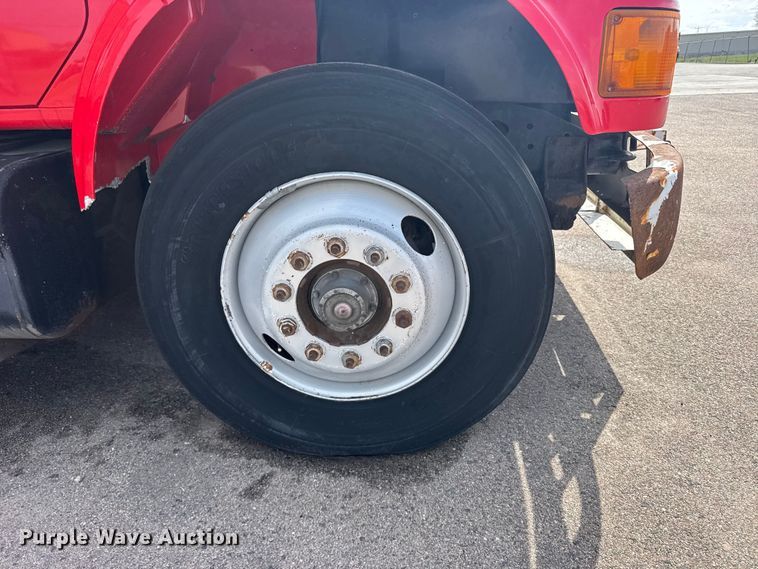 image for item FB7314 1999 International 4700 delivery truck