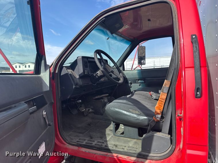 image for item FB7315 1994 GMC C6500 delivery truck