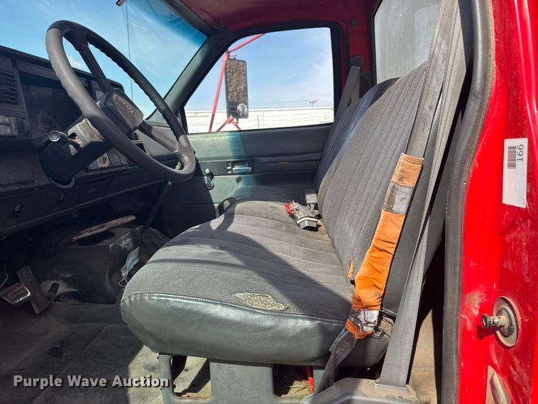 image for item FB7315 1994 GMC C6500 delivery truck