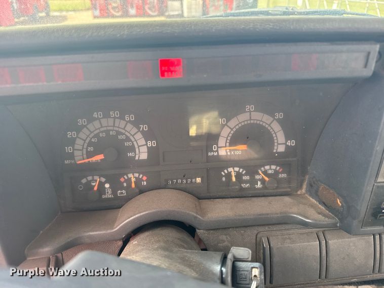 image for item FB7315 1994 GMC C6500 delivery truck
