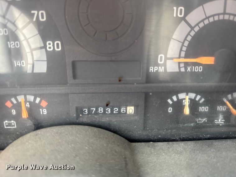 image for item FB7315 1994 GMC C6500 delivery truck