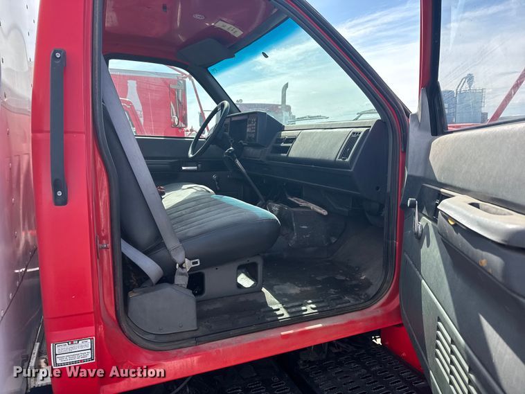 image for item FB7315 1994 GMC C6500 delivery truck