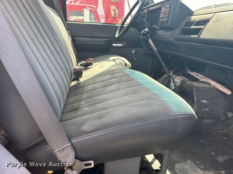 image for item FB7315 1994 GMC C6500 delivery truck