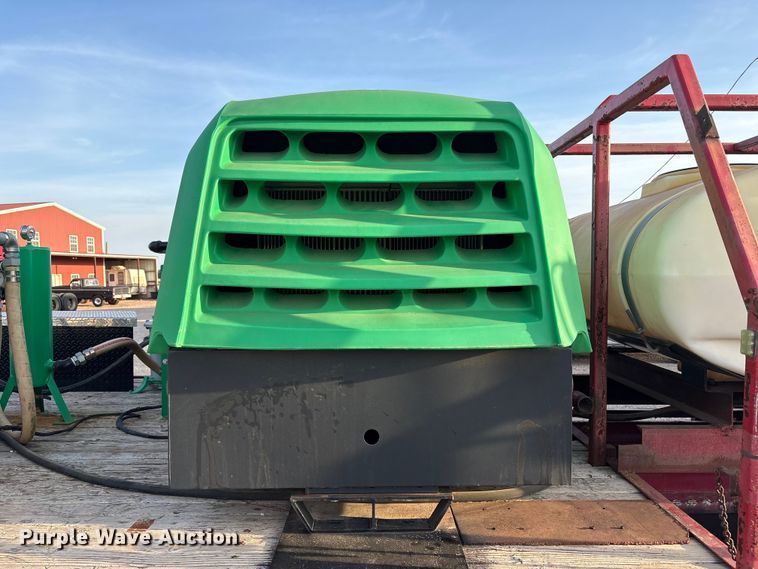 image for item FC2156 1999 GMC C7 flatbed truck