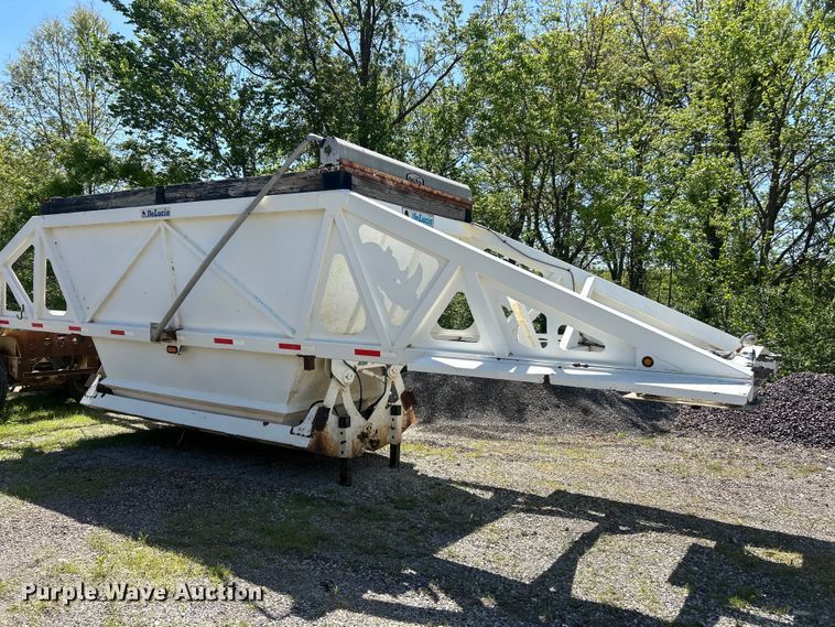 image for item FC2528 2014 DeLucio bottom dump trailer