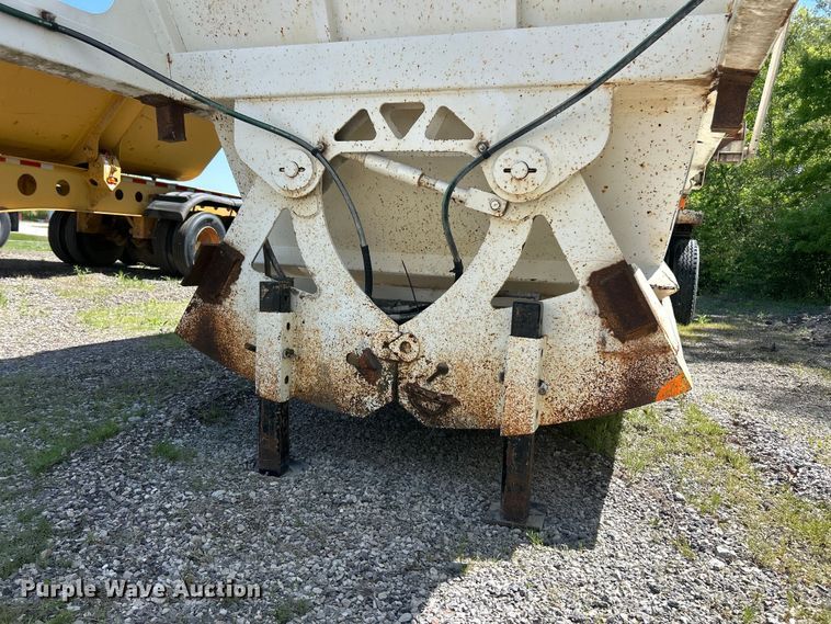 image for item FC2528 2014 DeLucio bottom dump trailer