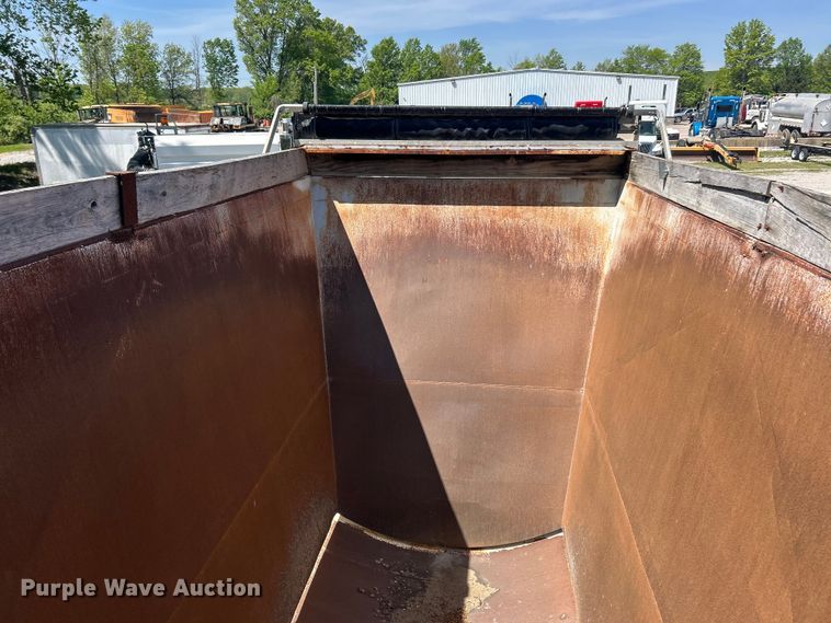 image for item FC2528 2014 DeLucio bottom dump trailer
