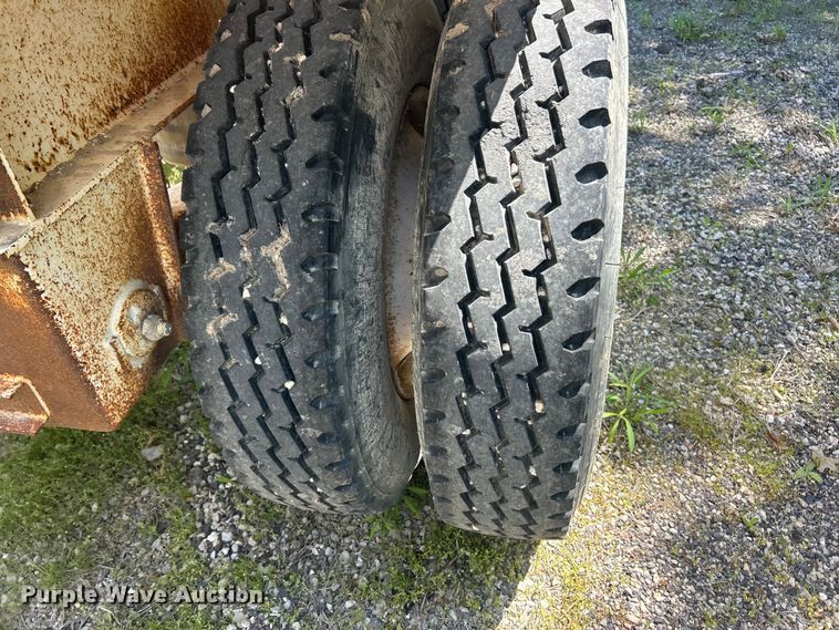 image for item FC2528 2014 DeLucio bottom dump trailer