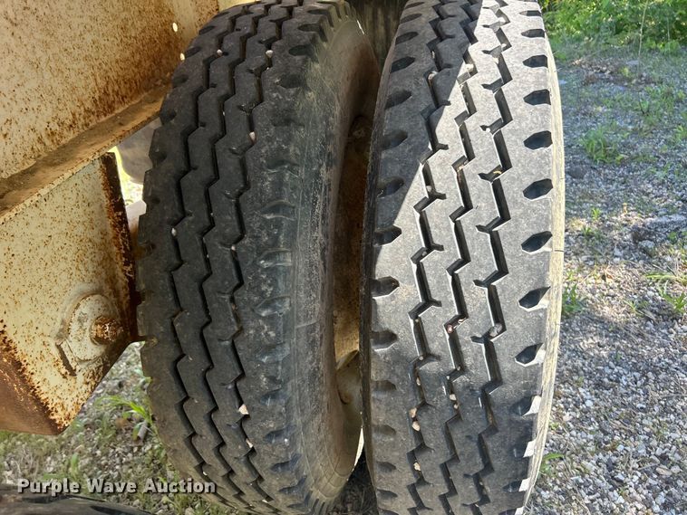 image for item FC2528 2014 DeLucio bottom dump trailer
