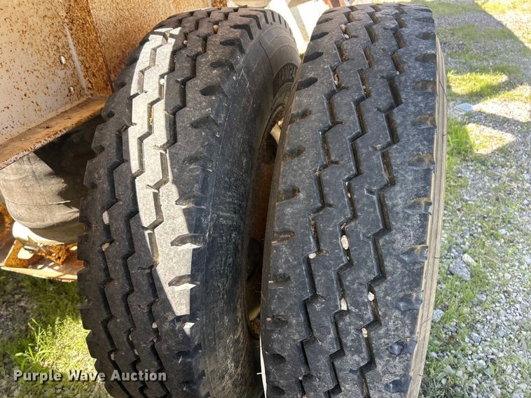 image for item FC2528 2014 DeLucio bottom dump trailer