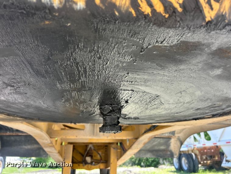 image for item FC2529 2000 SiDump'R 2000 side dump trailer