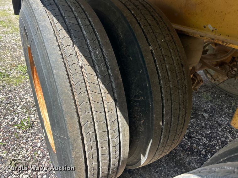 image for item FC2529 2000 SiDump'R 2000 side dump trailer