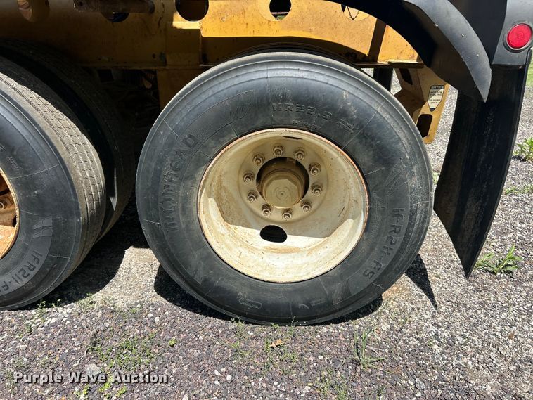 image for item FC2529 2000 SiDump'R 2000 side dump trailer