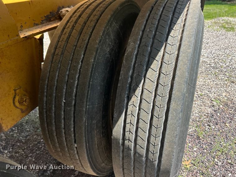 image for item FC2529 2000 SiDump'R 2000 side dump trailer
