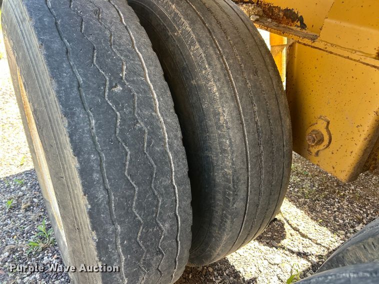 image for item FC2529 2000 SiDump'R 2000 side dump trailer
