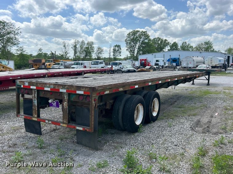 image for item FC2533 1988 Fontaine TP-3-4868SL extendable flatbed trailer